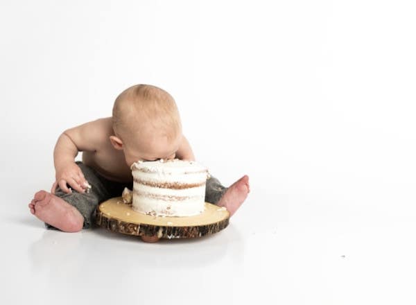 Mastering the Messy Art of Cake Smash Photography