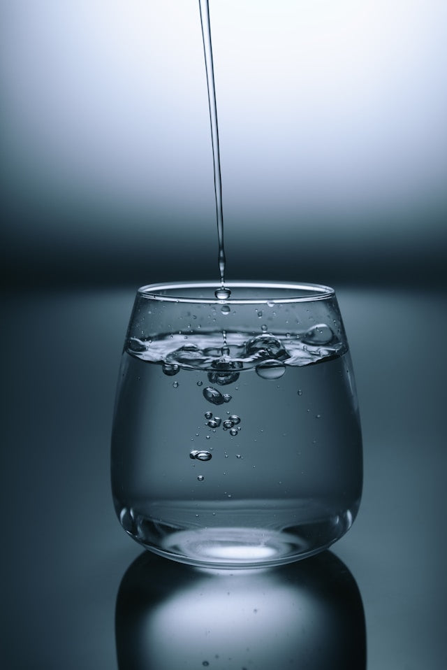 High speed sync flash photography example — glass frozen in sharp detail using HSS flash technique