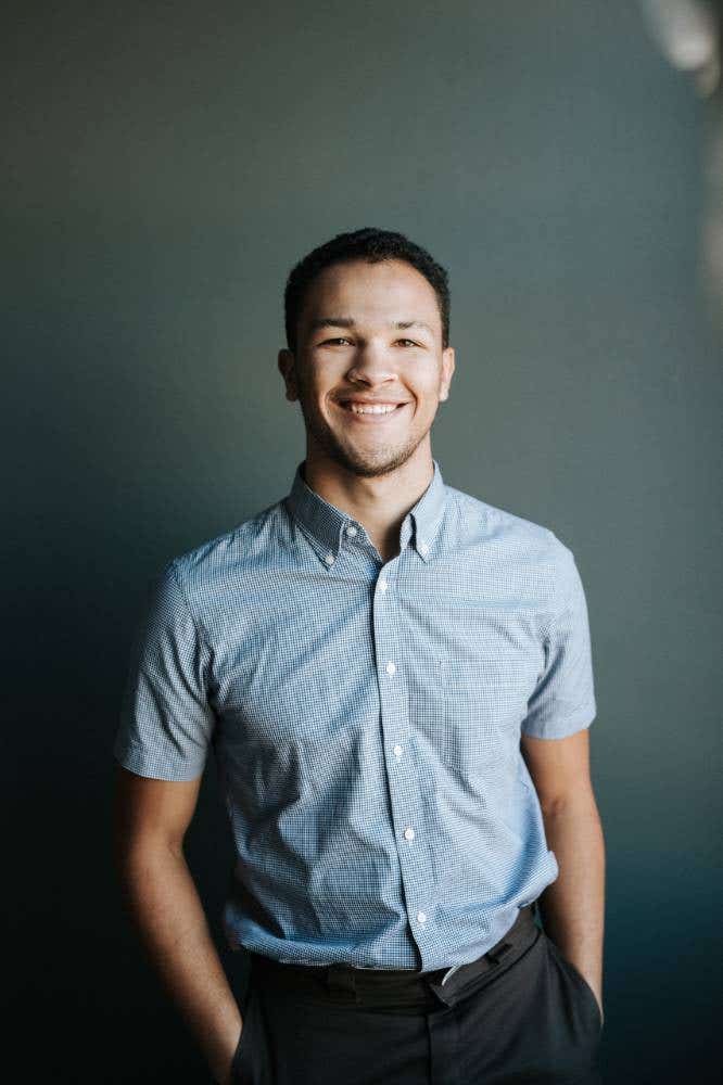 7 Do's and Don'ts for Taking a Professional LinkedIn Photo