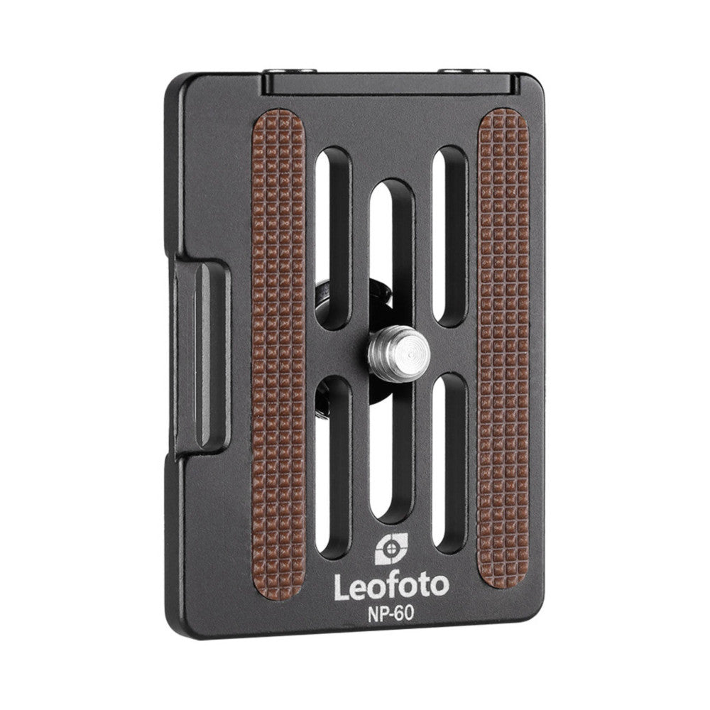 Front view of black Leofoto NP-60 quick release plate with brown textured grip surfaces and central screw knob.