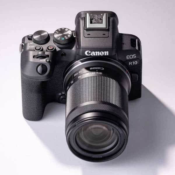 Canon EOS R10 + 18-150mm Kit + Bonus LPE17 Battery