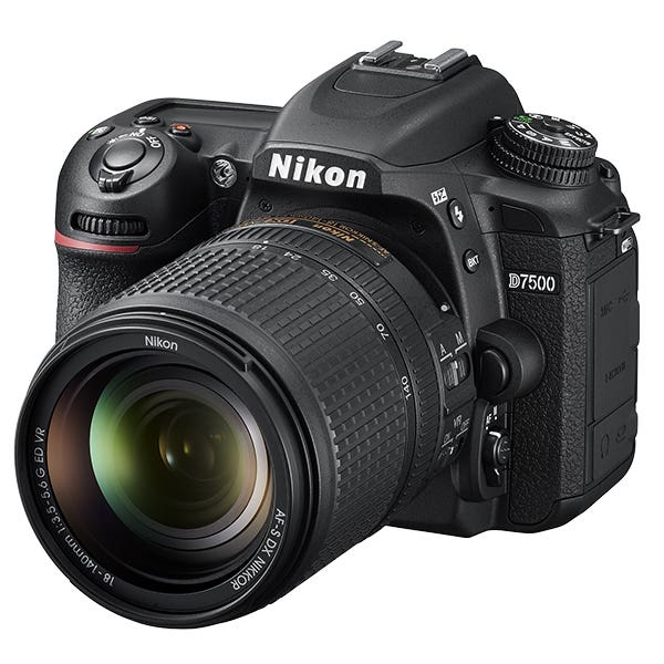 Nikon D7500 + 18-140mm f3.5-5.6 G ED VR Kit